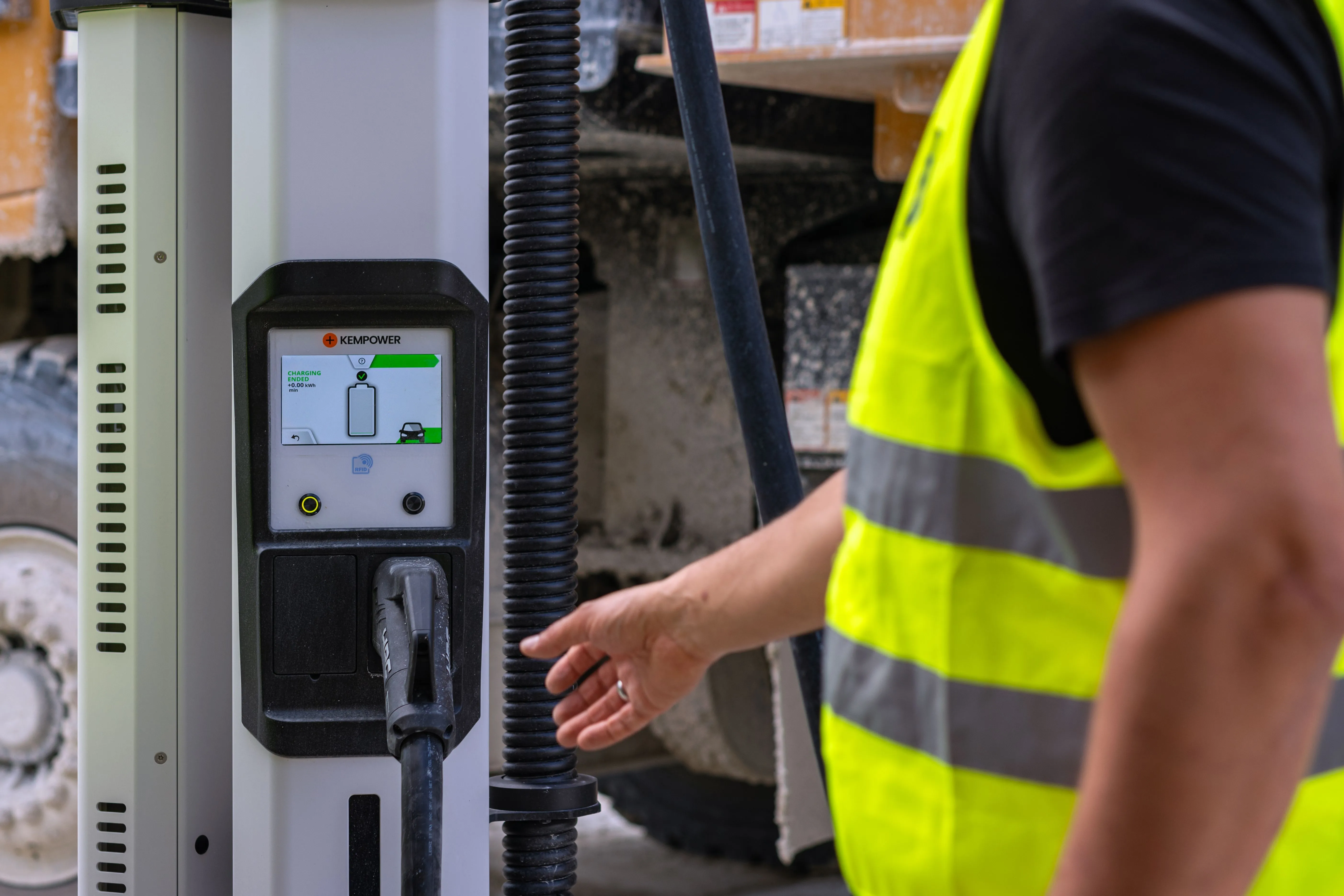Holcim i GreenWay nawiązują strategiczną współpracę w zakresie elektryfikacji ciężkiego sprzętu przemysłowego